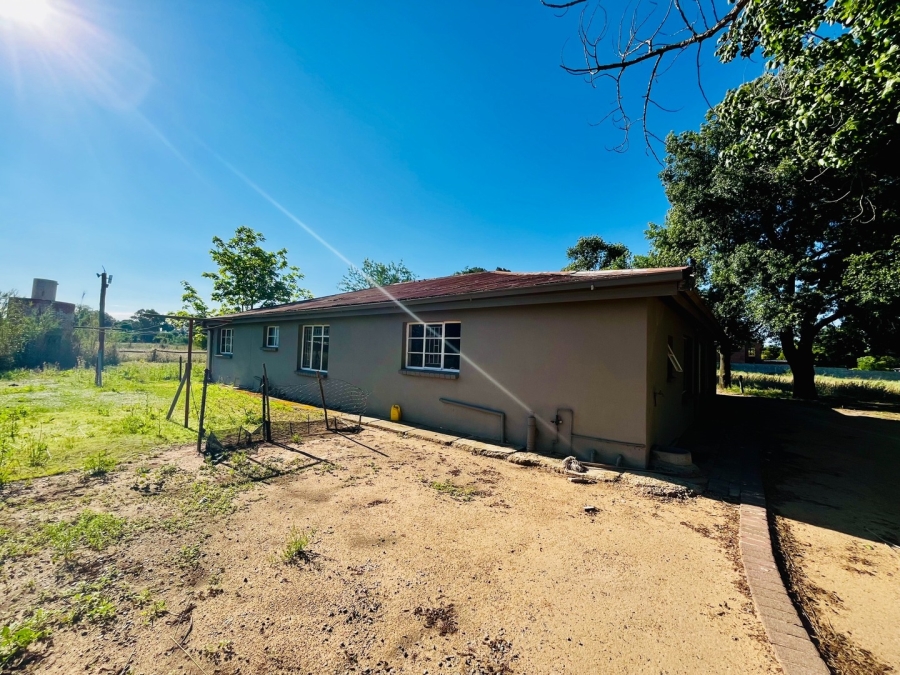 8 Bedroom Property for Sale in Roodewal Free State